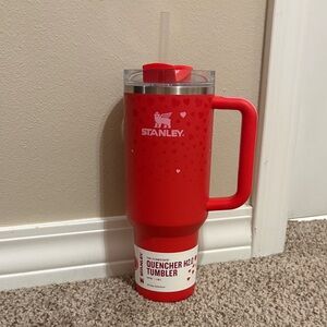 ✨NWT~Valentine’s Day 💋 40oz Stanley Tumbler✨